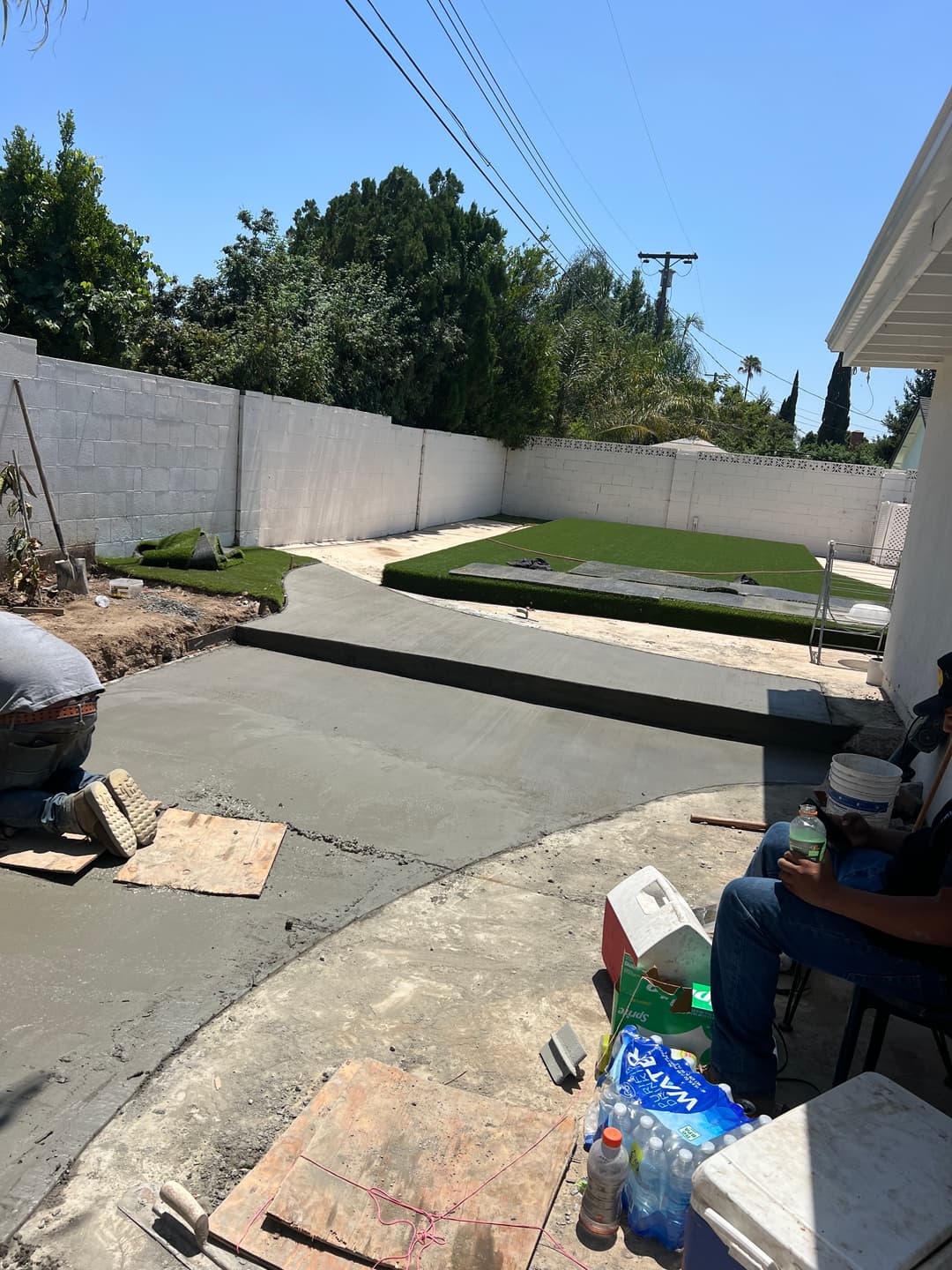 picture of a handyman doing a concrete job in the back of a home